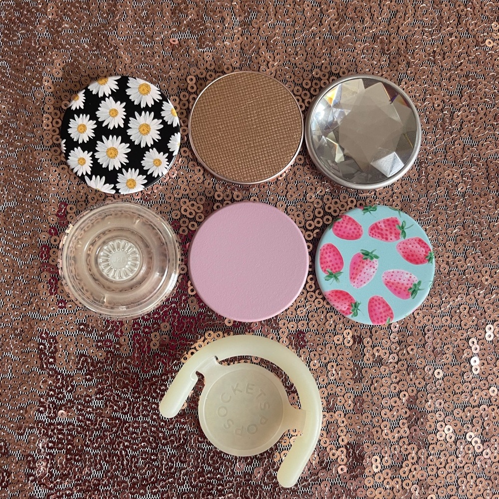 6 PopSocket Tops + Holder!